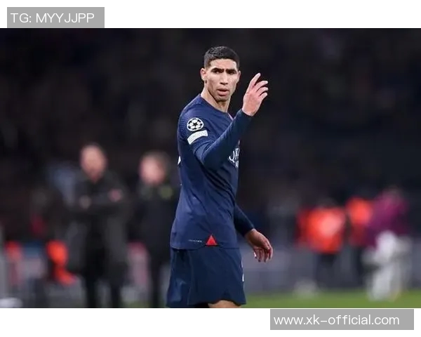 阿什拉夫上半场双响助巴黎领先两球展现边后卫实力