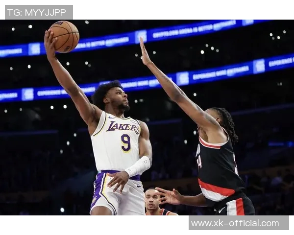 布朗尼坦言上场机会有限期待通过努力防守赢得更多信任与时间