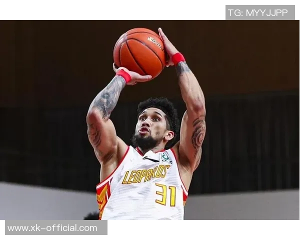 科塔半场表现惊艳7投6中收获13分11板2盖帽助球队掌控局势